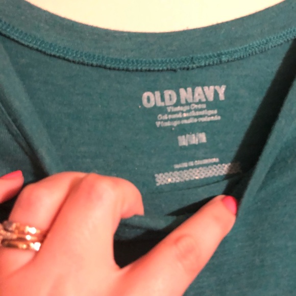 Old navy tee - Picture 2 of 2